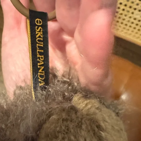 Sneaky Chestnut Popmart - Picture 2 of 3